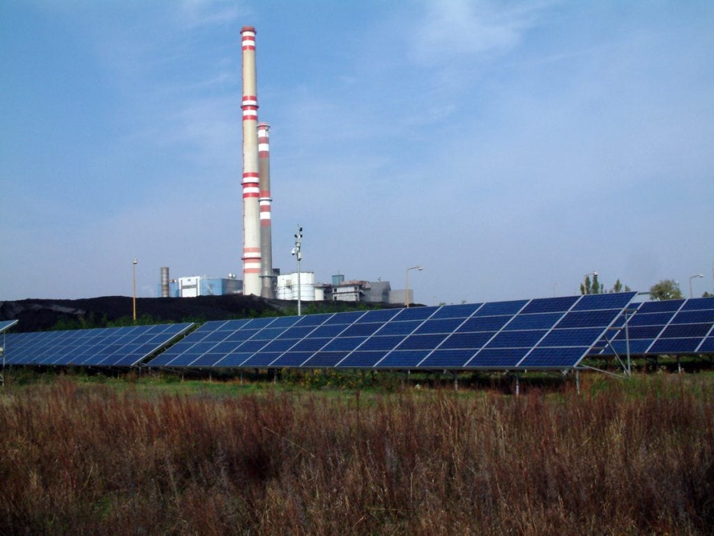 K biomase v r. 2010 pribudla vo Vojanoch aj výroba elektriny z fotovoltických článkov.