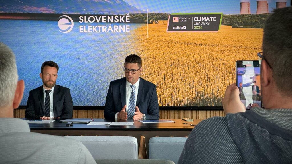 Lukáš Maršálek a Branislav Strýček na stretnutí s novinármi k hospodárskym výsledkom. Bratislava, 7. máj 2024